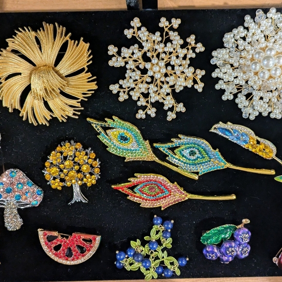 Colorful Brooch Collection - Picture 10 of 15